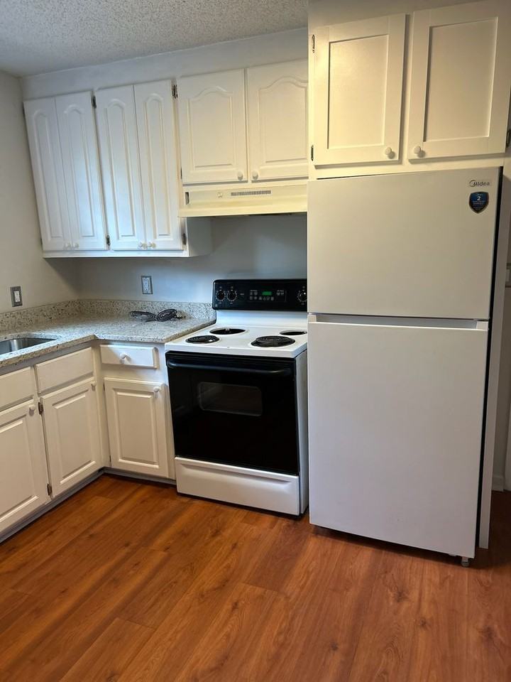 3625 Hickory St - Photo 3 of 9