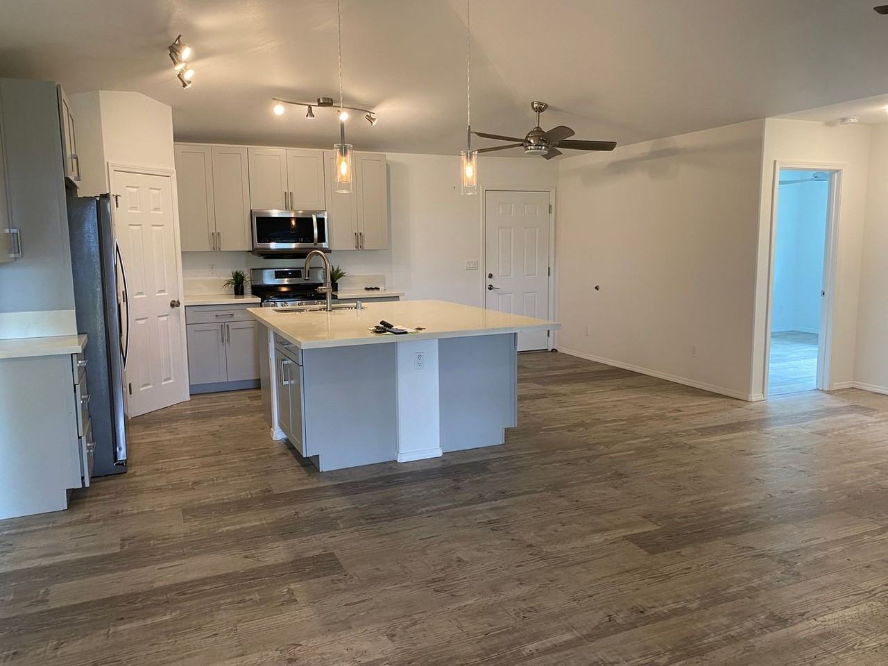 15-1539 9th Ave - Photo 3 of 11