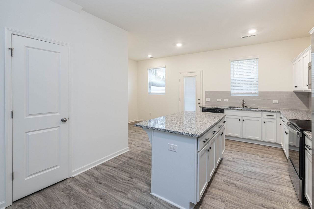 484 Kincaid Rd - Photo 6 of 19