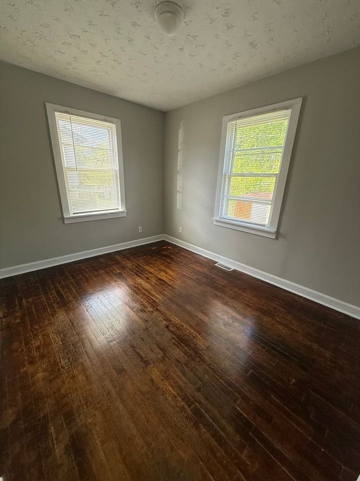 705 N 2nd Street Ext - Photo 3 of 12