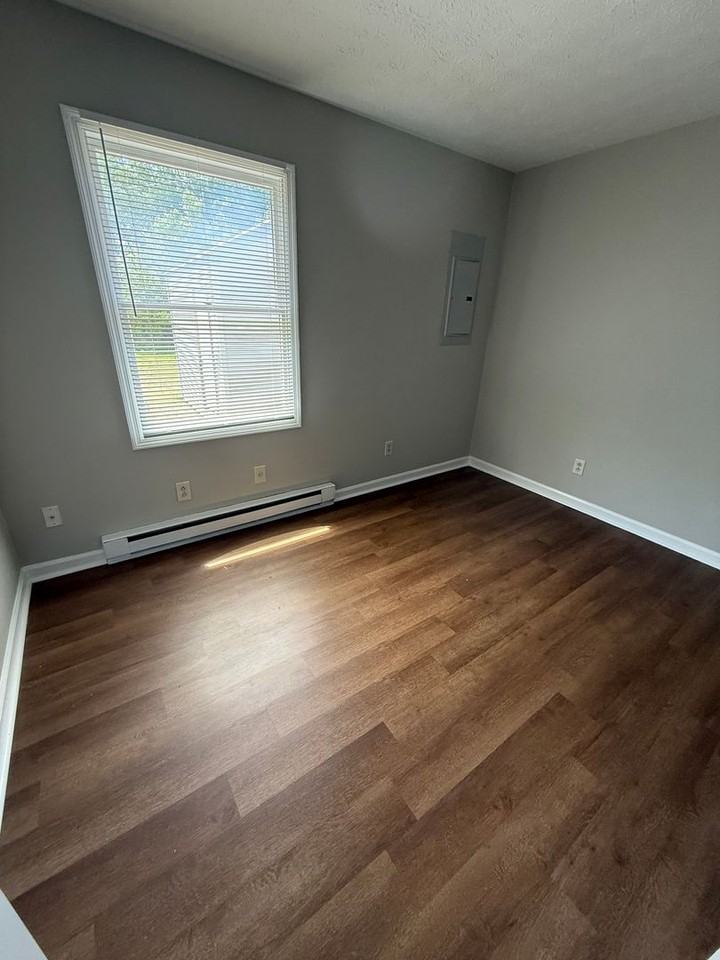 239 Green St - Photo 2 of 6