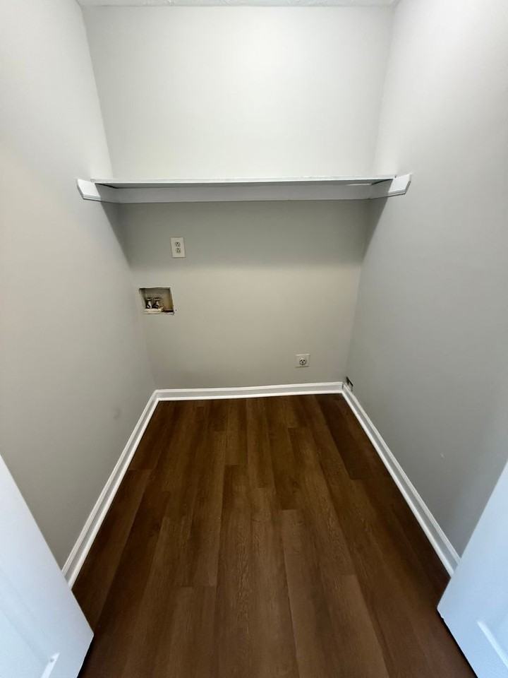 239 Green St - Photo 4 of 6