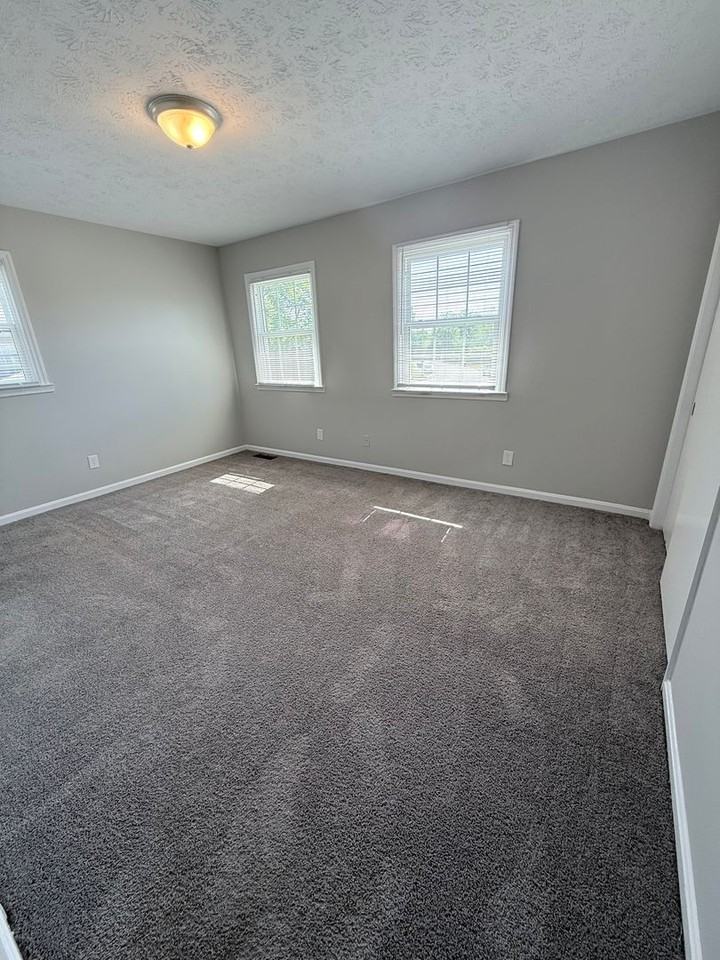 246 Medlock Rd - Photo 3 of 14