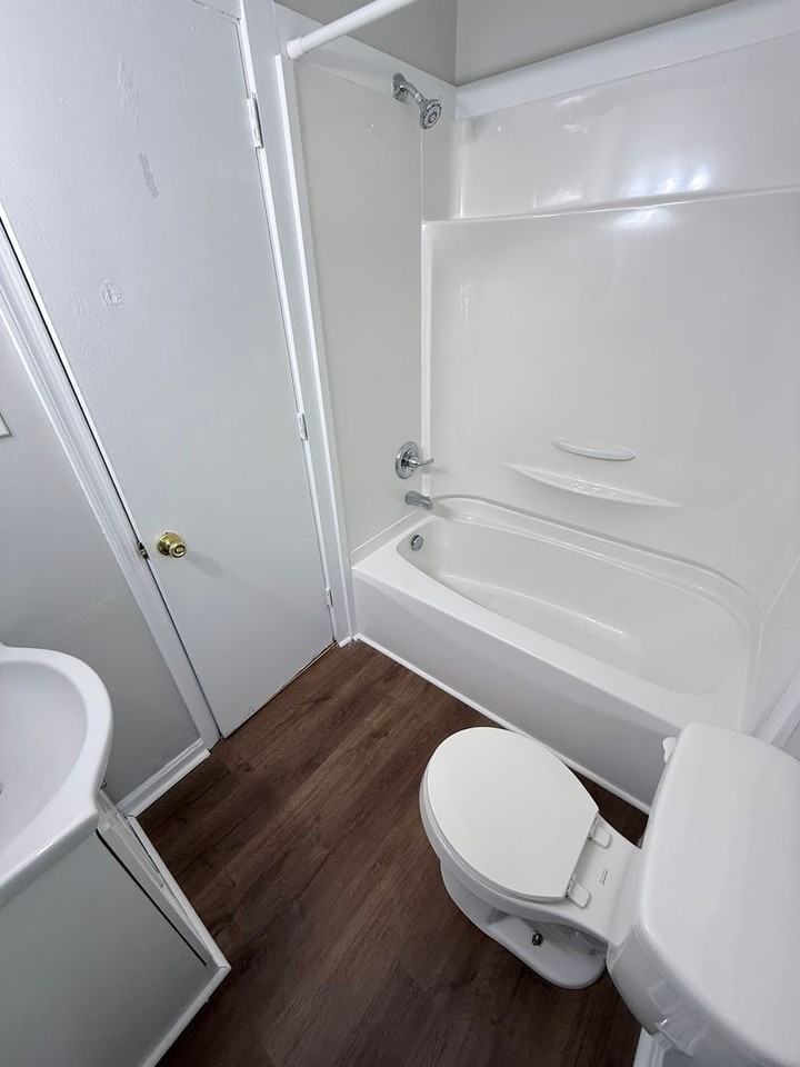 246 Medlock Rd - Photo 4 of 14