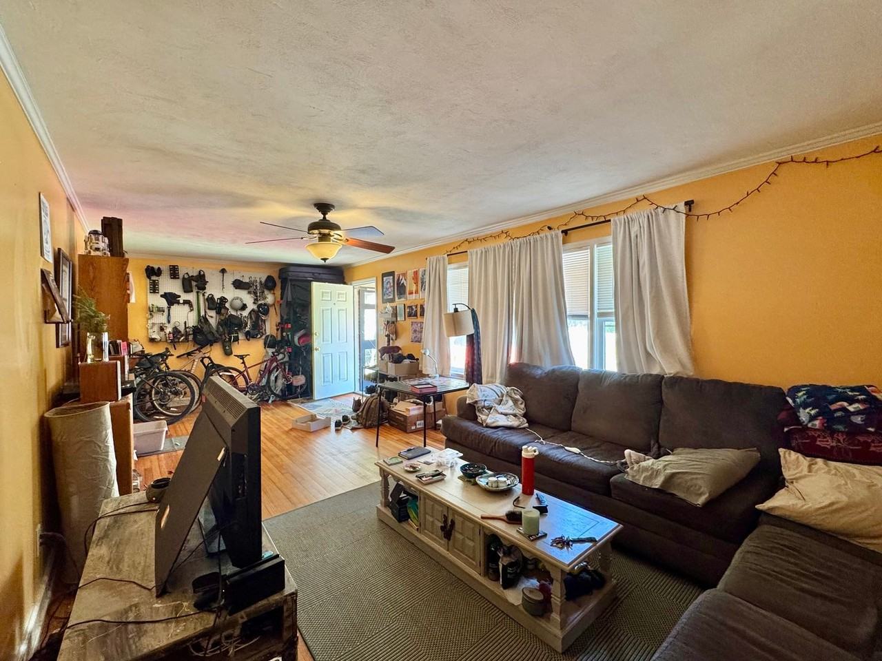 410 S Greensboro St - Photo 4 of 18