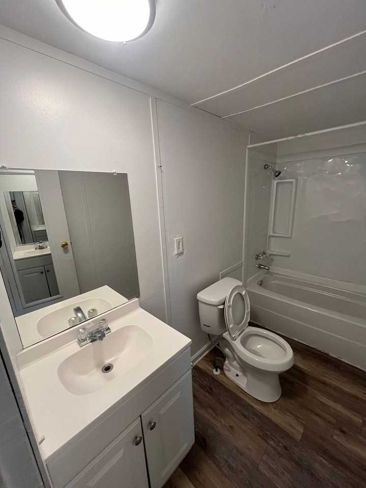 8 Pin Oak Ln - Photo 3 of 13