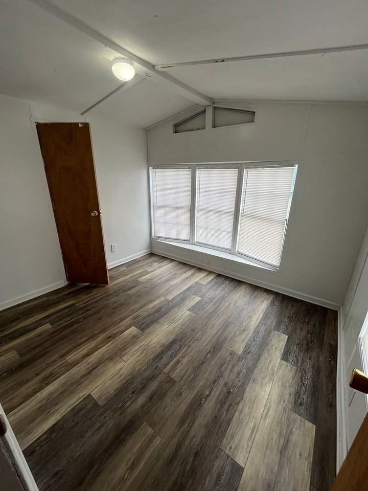 8 Pin Oak Ln - Photo 4 of 13