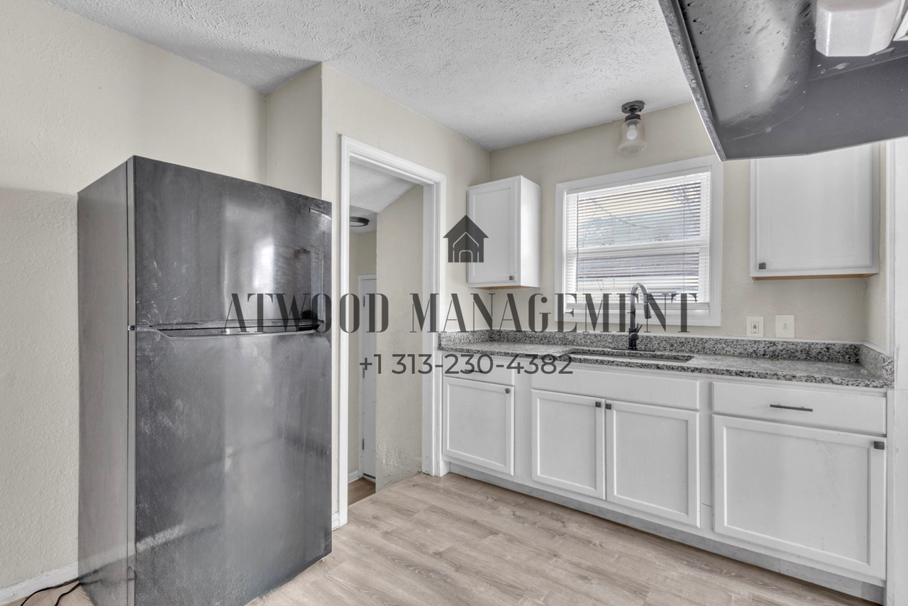 11634 Sussex St - Photo 5 of 12