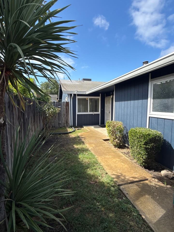 1942 Pawnee Way - Photo 2 of 11