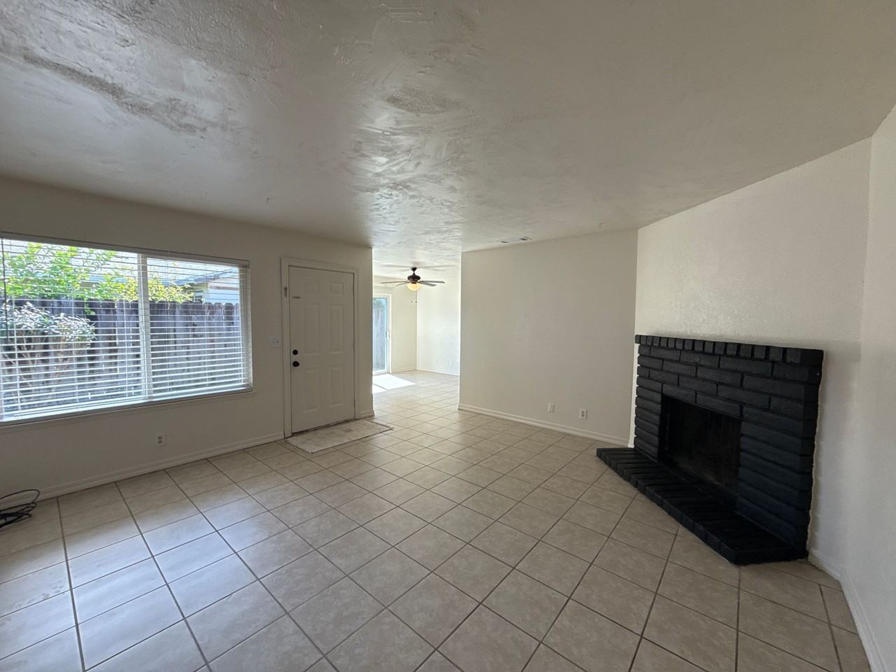 1942 Pawnee Way - Photo 4 of 11