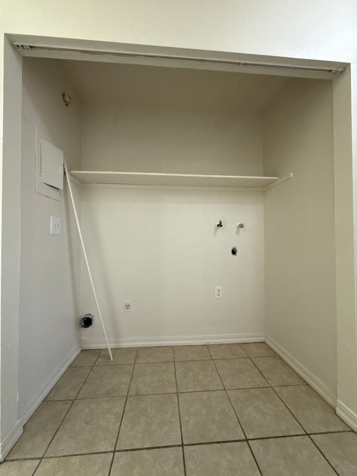 1942 Pawnee Way - Photo 7 of 11