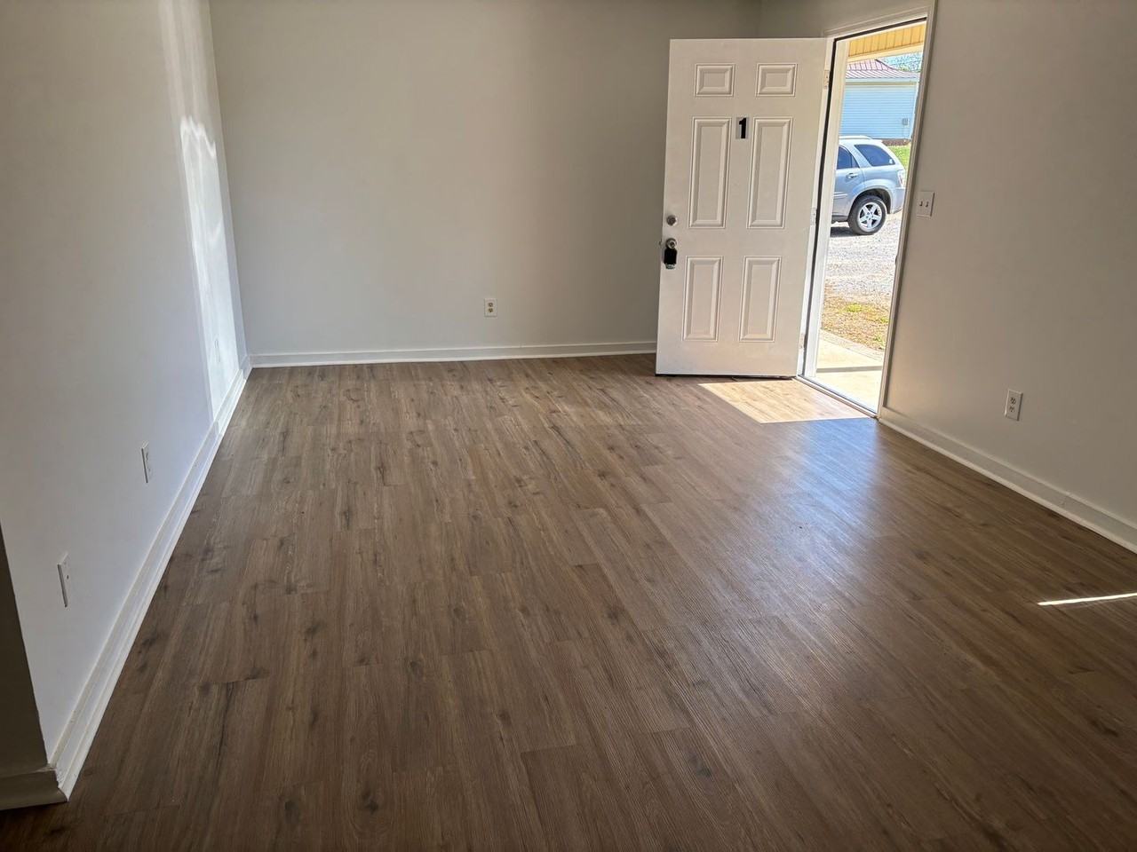 1103 E Main St - Photo 2 of 8