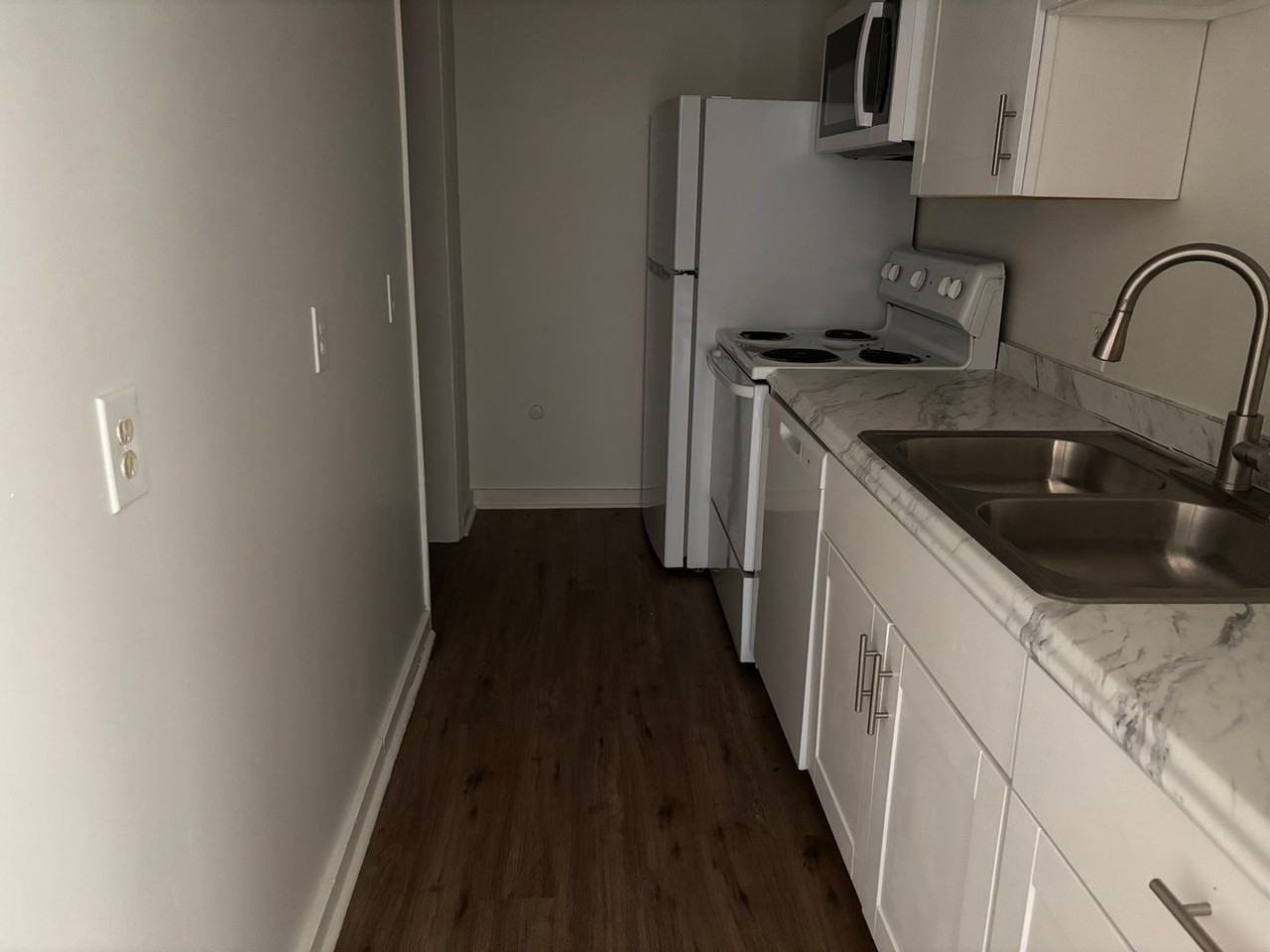 1103 E Main St - Photo 5 of 8