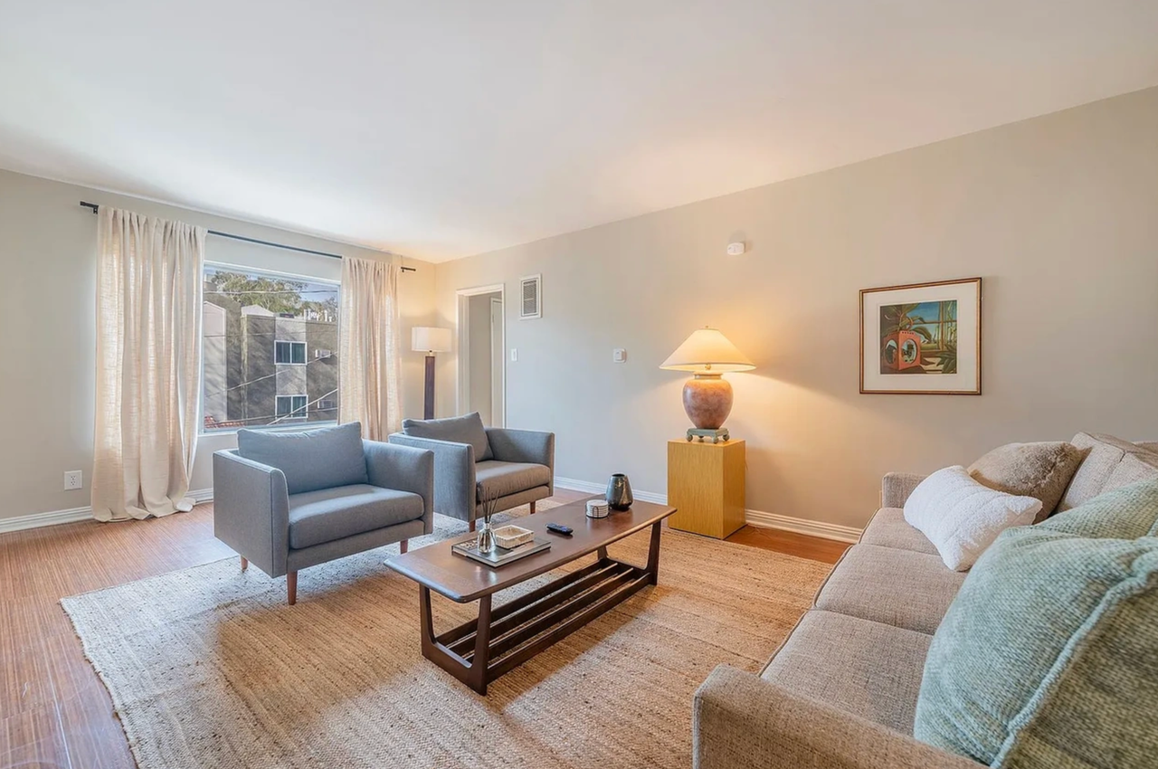 The Roselyn - Photo 4 of 7