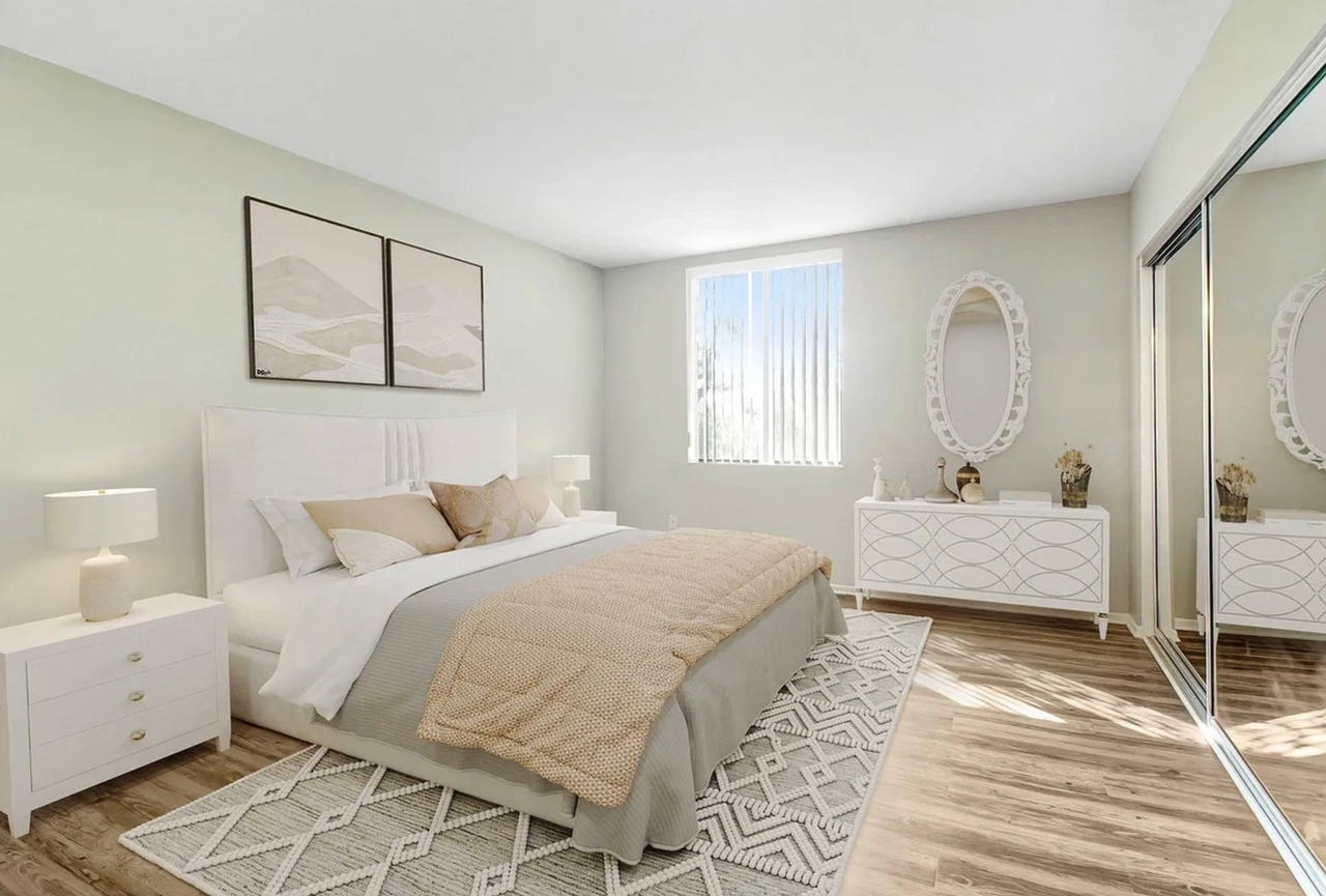 The Roselyn - Photo 6 of 7