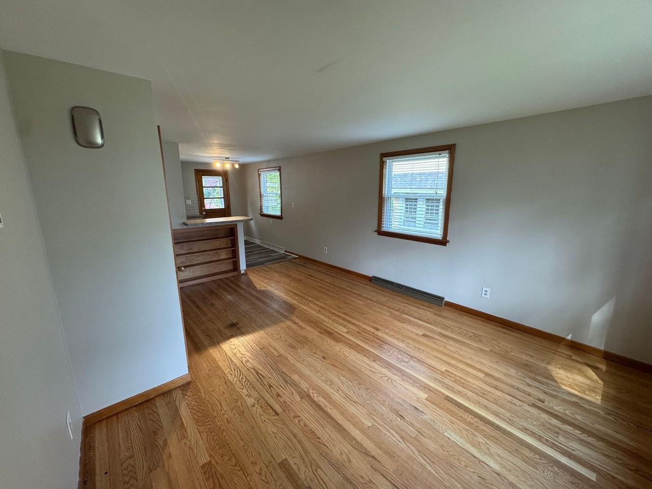 326 Elm Dr - Photo 2 of 9