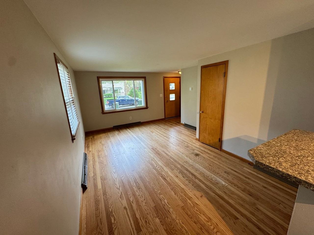 326 Elm Dr - Photo 3 of 9