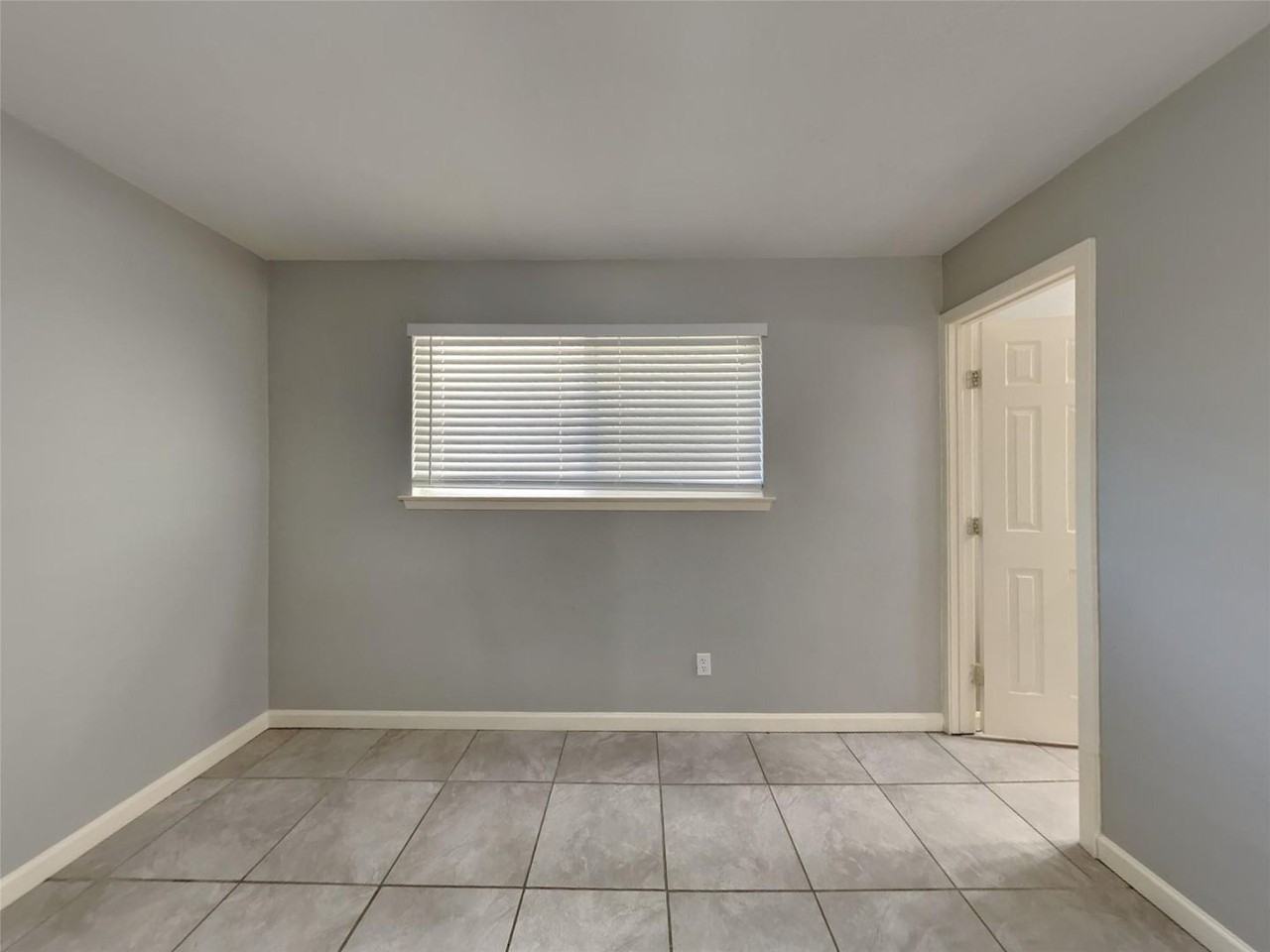 9908 Runnymeade Pl - Photo 6 of 18