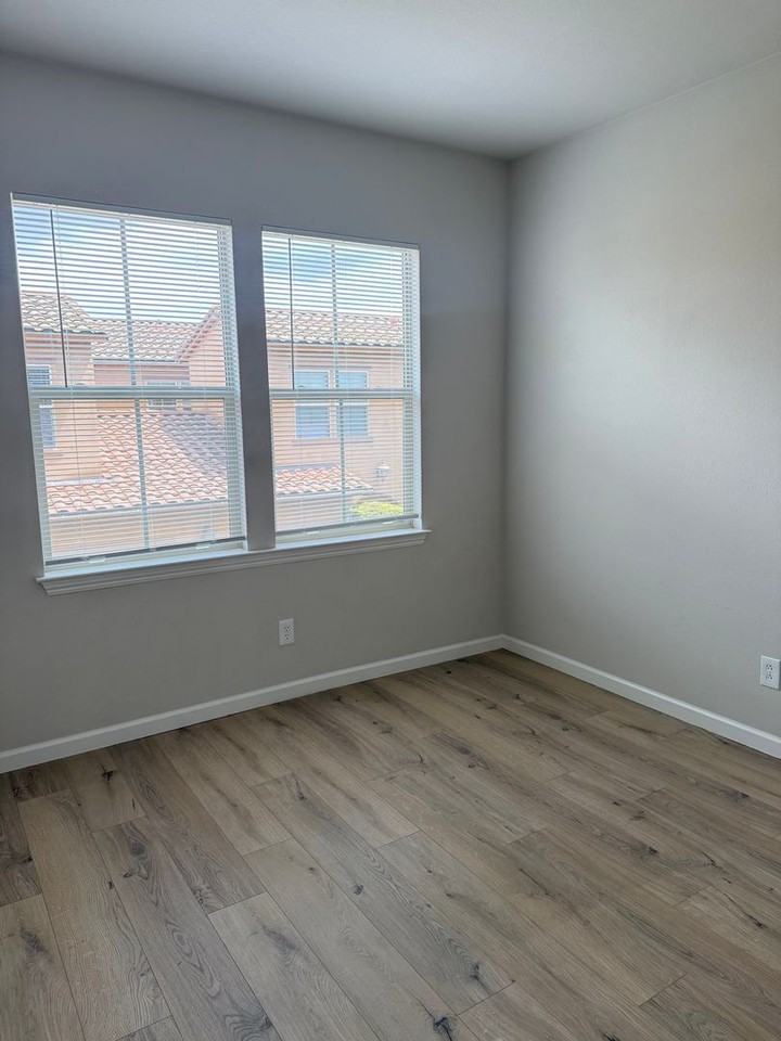 190 Healdsburg Ave - Photo 2 of 11