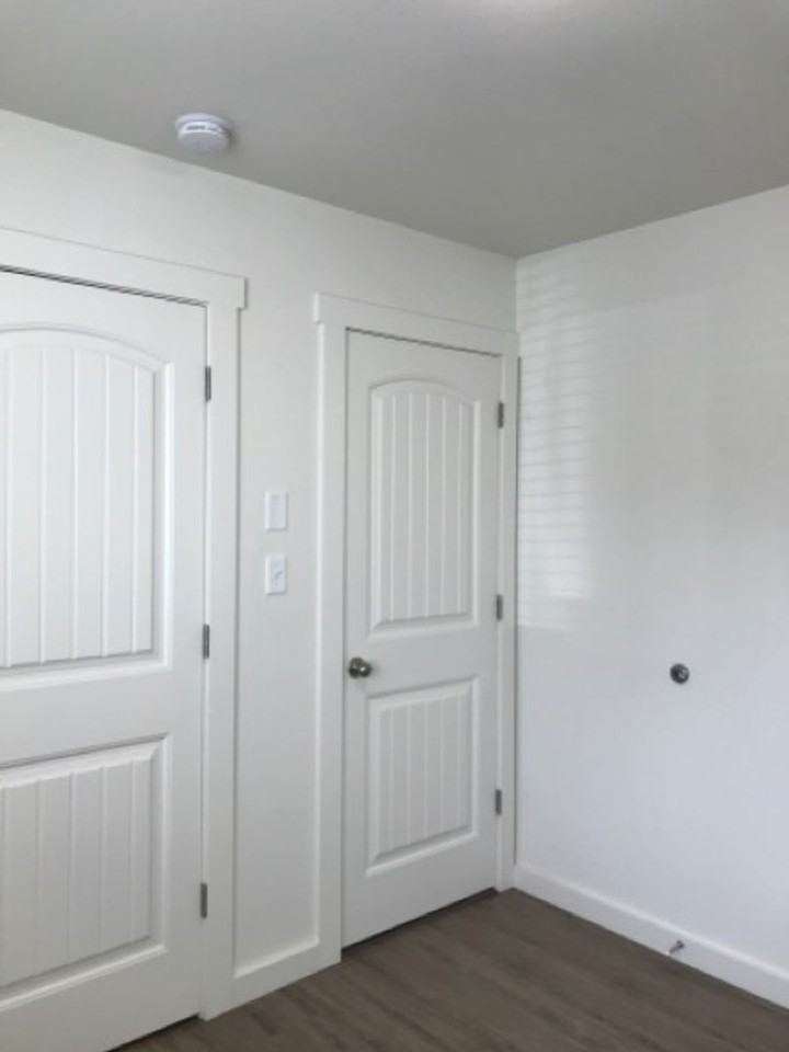 584 Monroe St - Photo 6 of 8