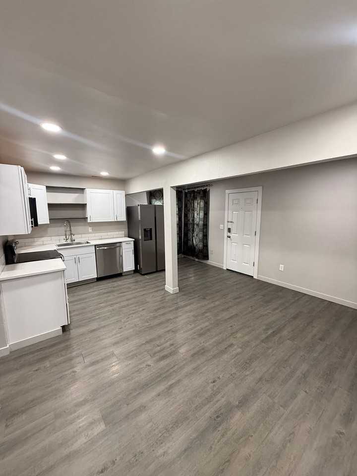 26 E 3rd Ave - Photo 2 of 10