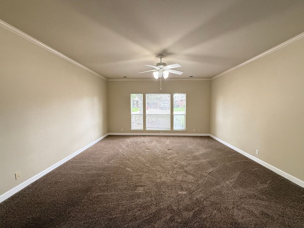 3404 N Battle Creek Dr - Photo 3 of 41