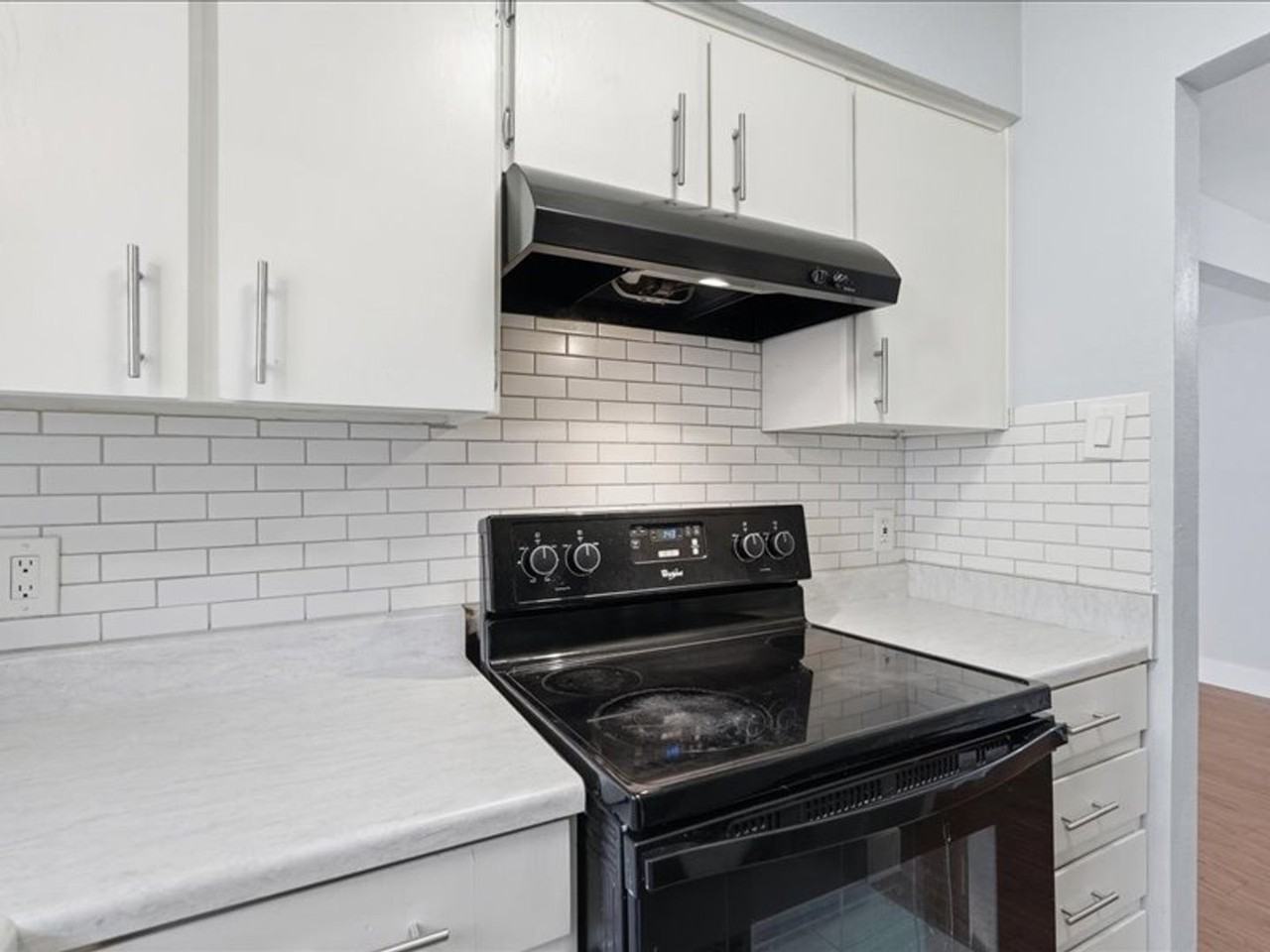 2529 W 12th St - Photo 6 of 20