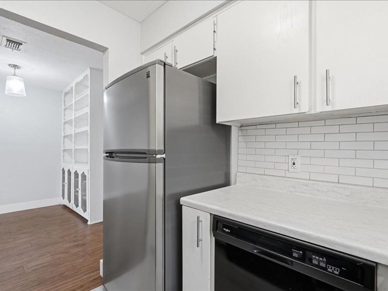 2529 W 12th St - Photo 7 of 20