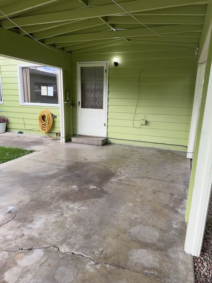 1110 1110 & 1112 W 8th St - Photo 3 of 10