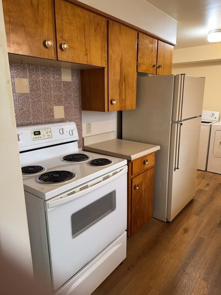 1110 1110 & 1112 W 8th St - Photo 4 of 10