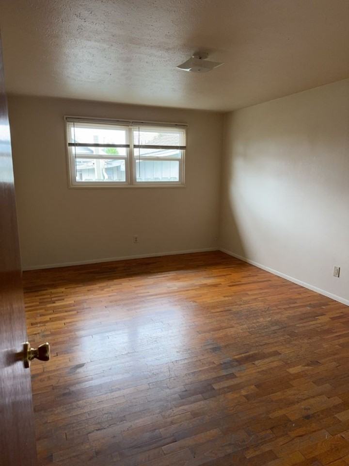 1110 1110 & 1112 W 8th St - Photo 7 of 10