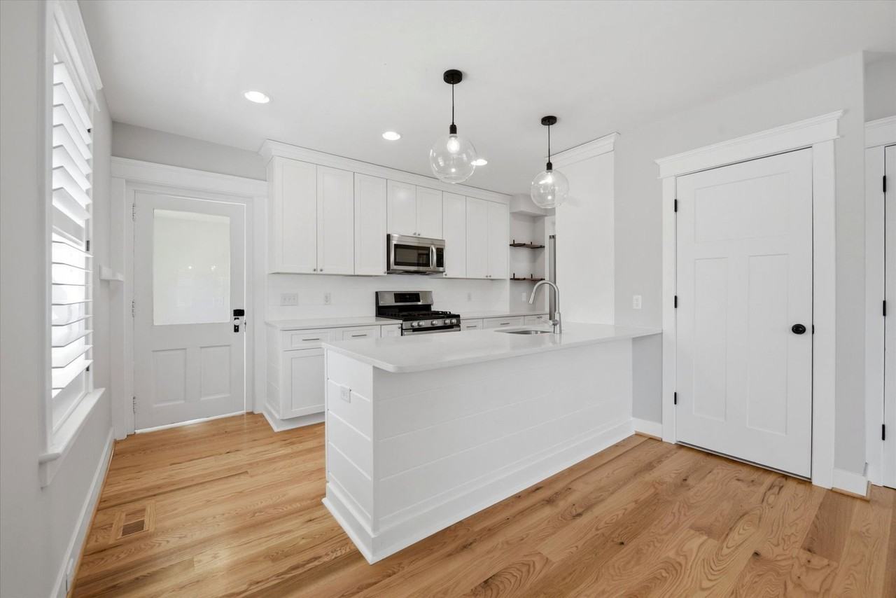 316 Meredith St - Photo 2 of 29