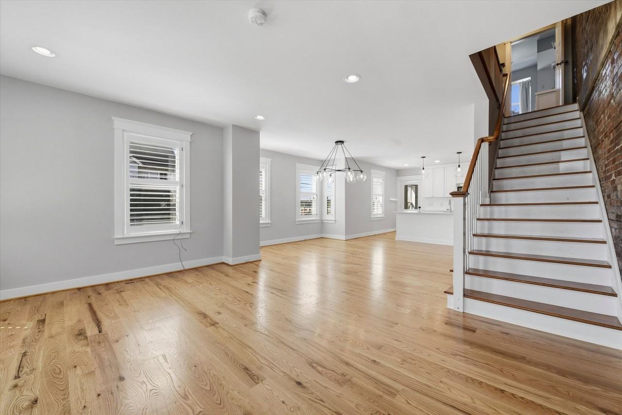 316 Meredith St - Photo 4 of 29