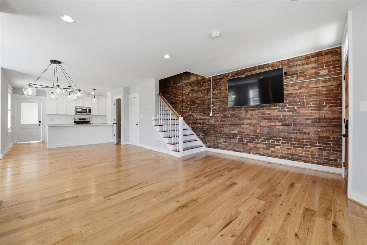 316 Meredith St - Photo 5 of 29