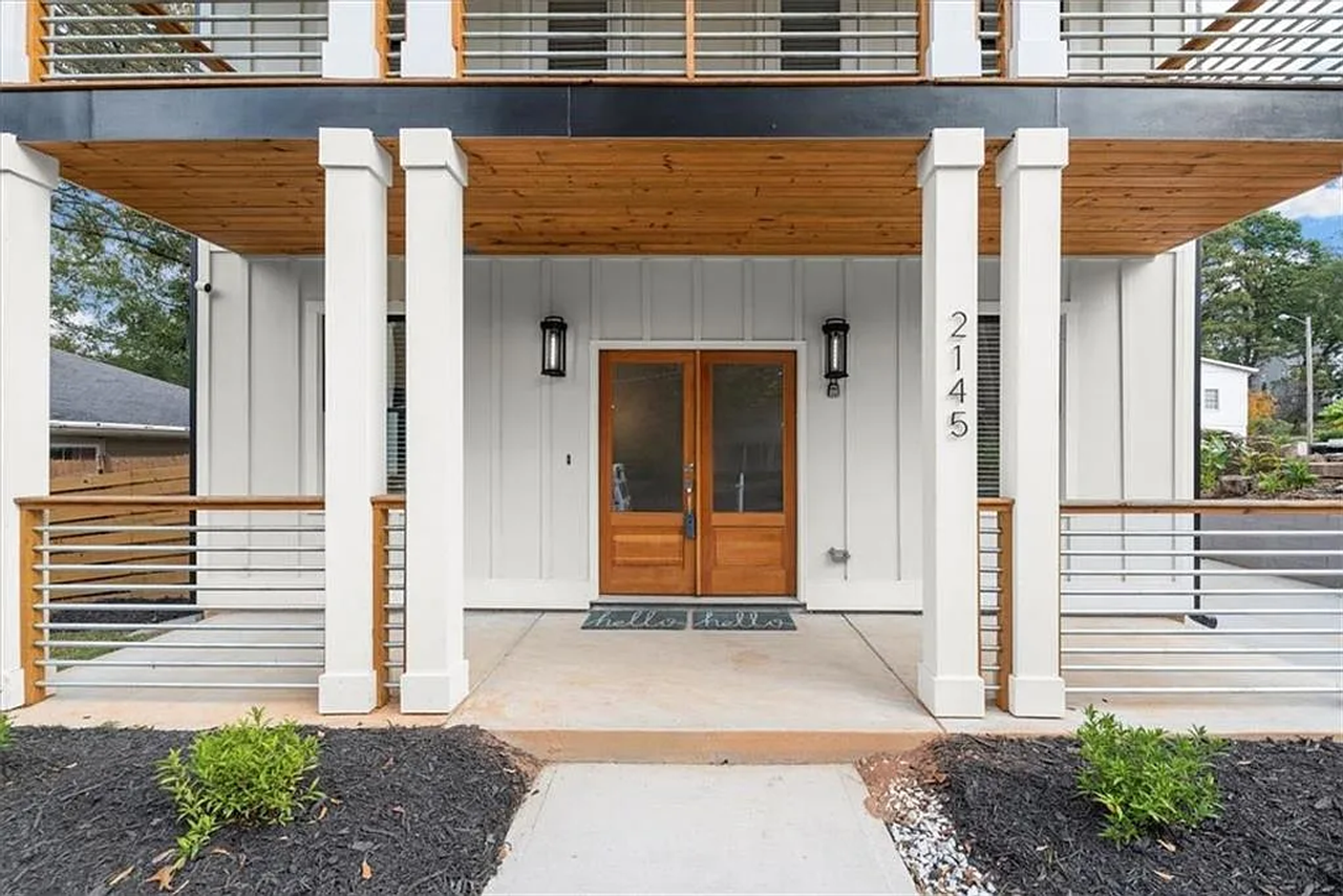 2145 Park Ter - Photo 4 of 49