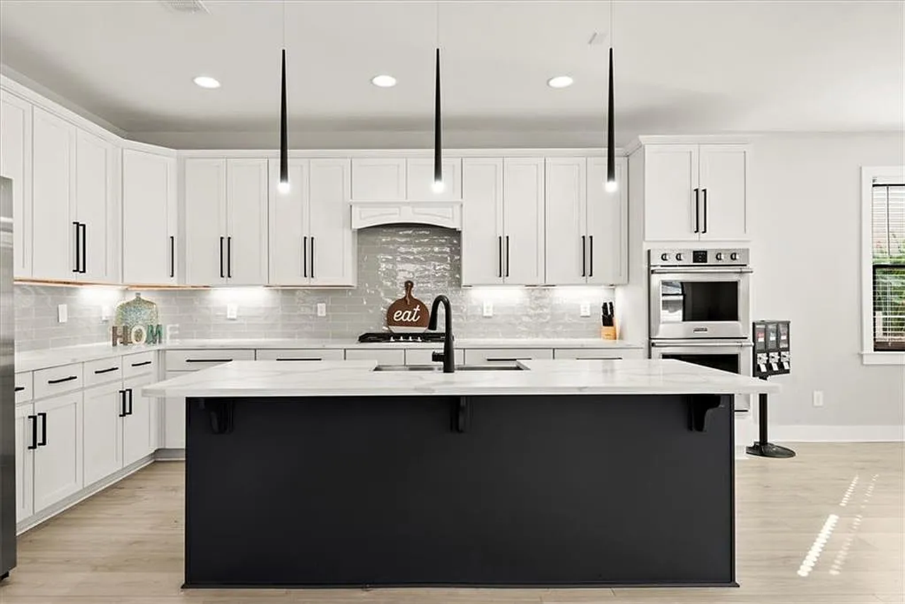 2145 Park Ter - Photo 5 of 49