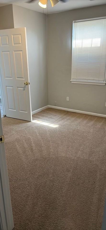 442 Jacklyn Ave - Photo 5 of 8