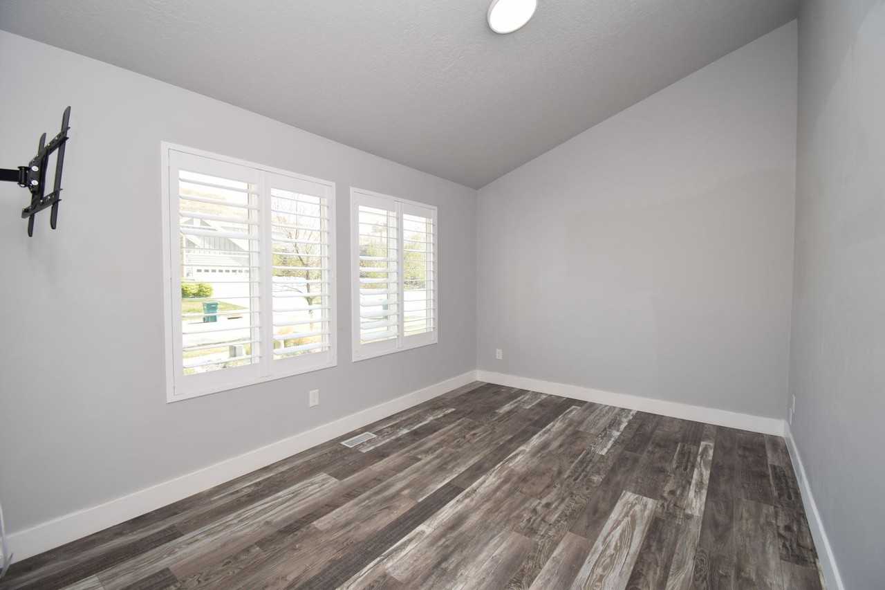 15162 S Skyfall Dr - Photo 5 of 47