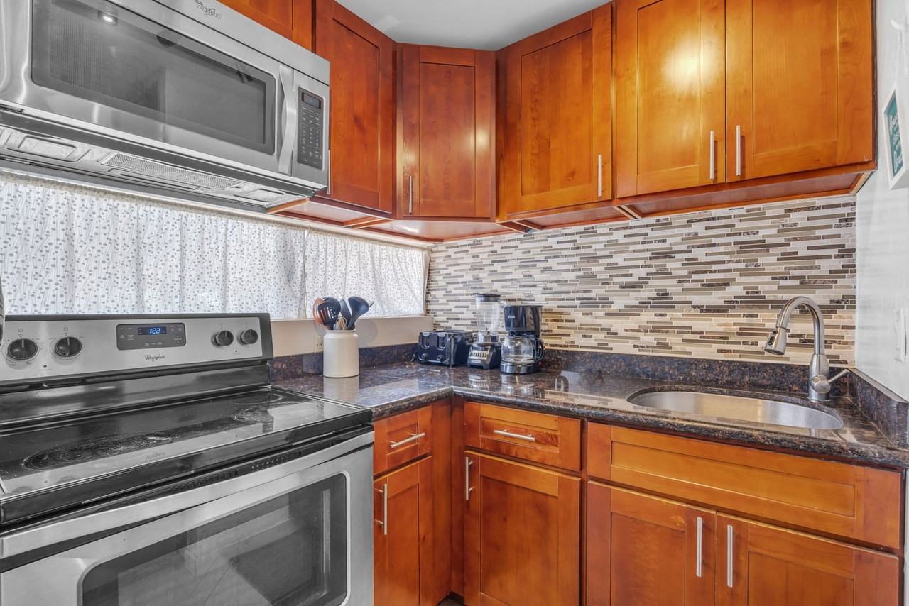 3676 Lower Honoapiilani Rd - Photo 7 of 25