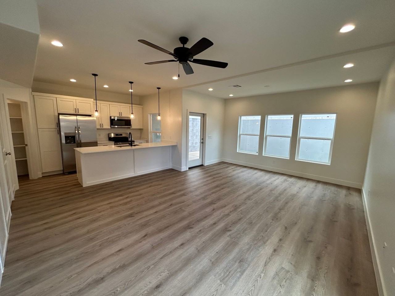 1550 E Mead Ln - Photo 6 of 38