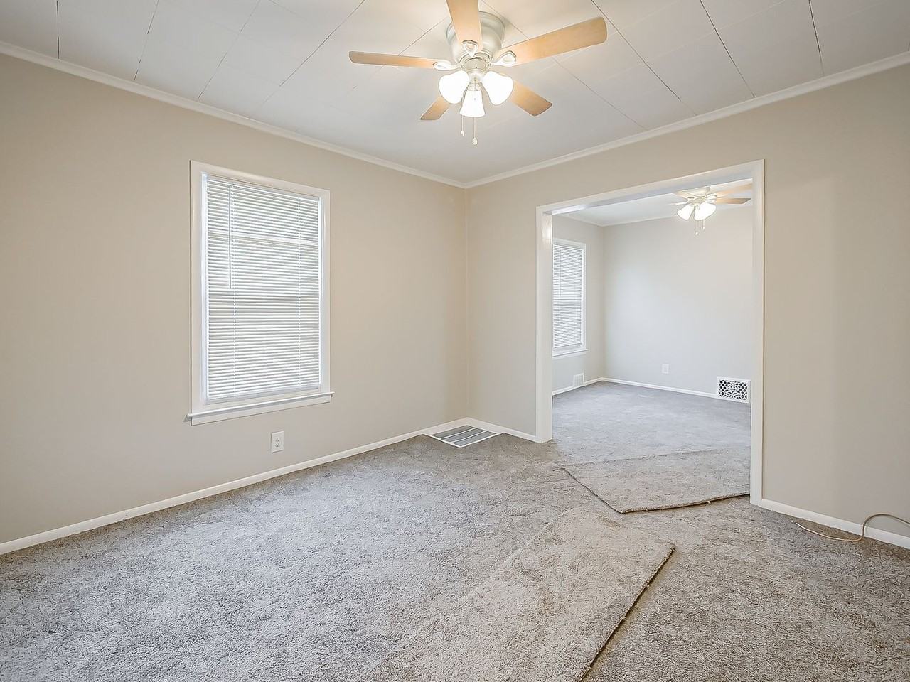 245 S Edith St - Photo 3 of 30