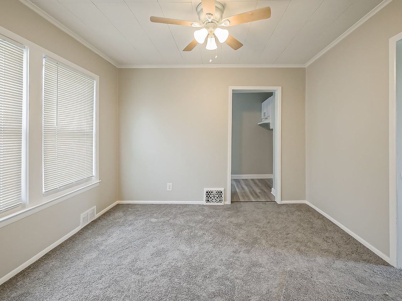 245 S Edith St - Photo 4 of 30