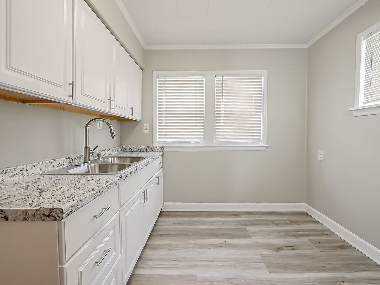 245 S Edith St - Photo 5 of 30