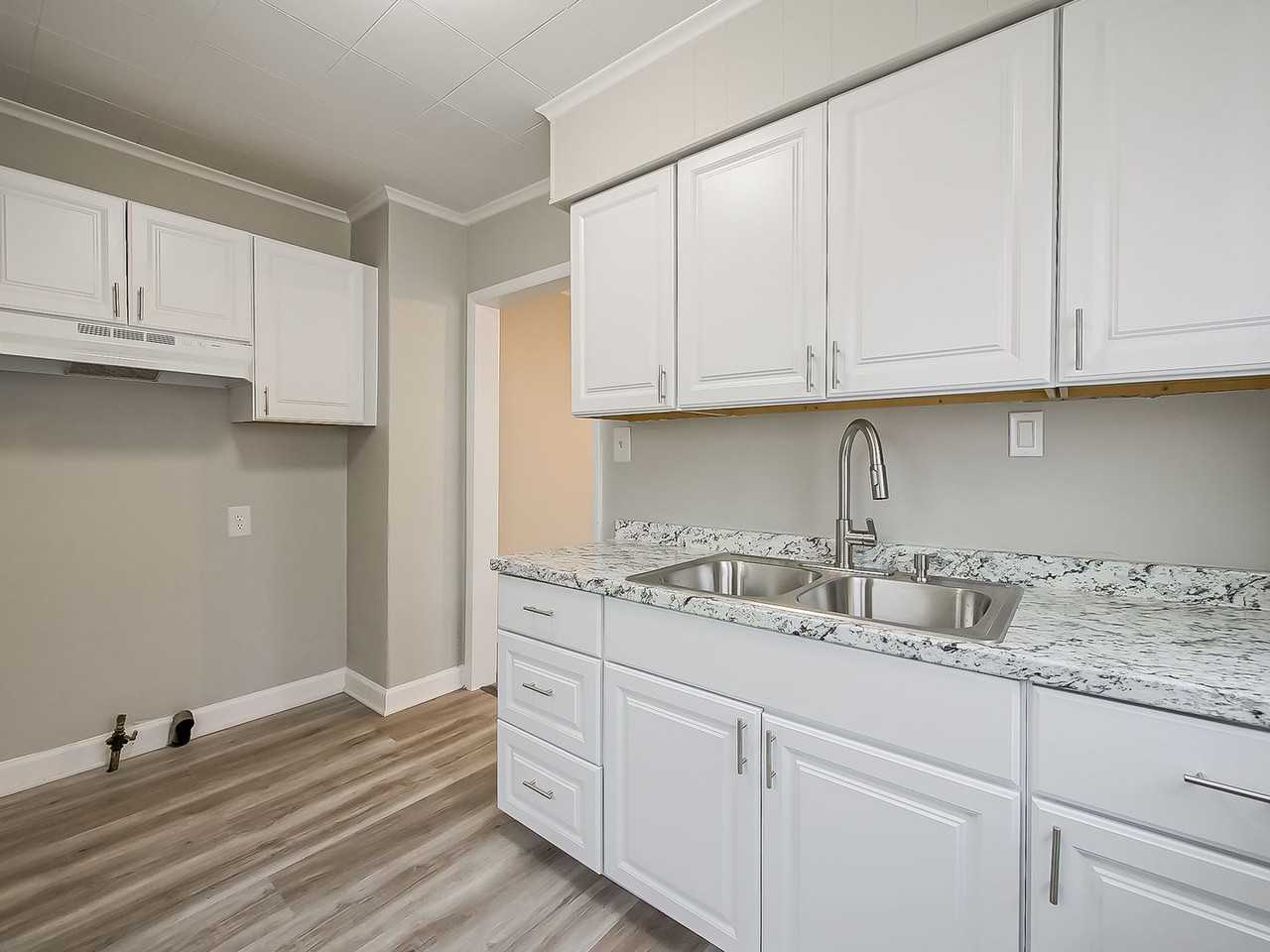 245 S Edith St - Photo 6 of 30