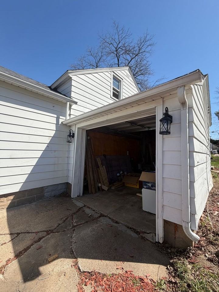 132 N Jackson St - Photo 2 of 3