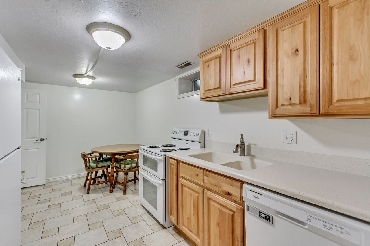 753 E 360 S - Photo 3 of 13