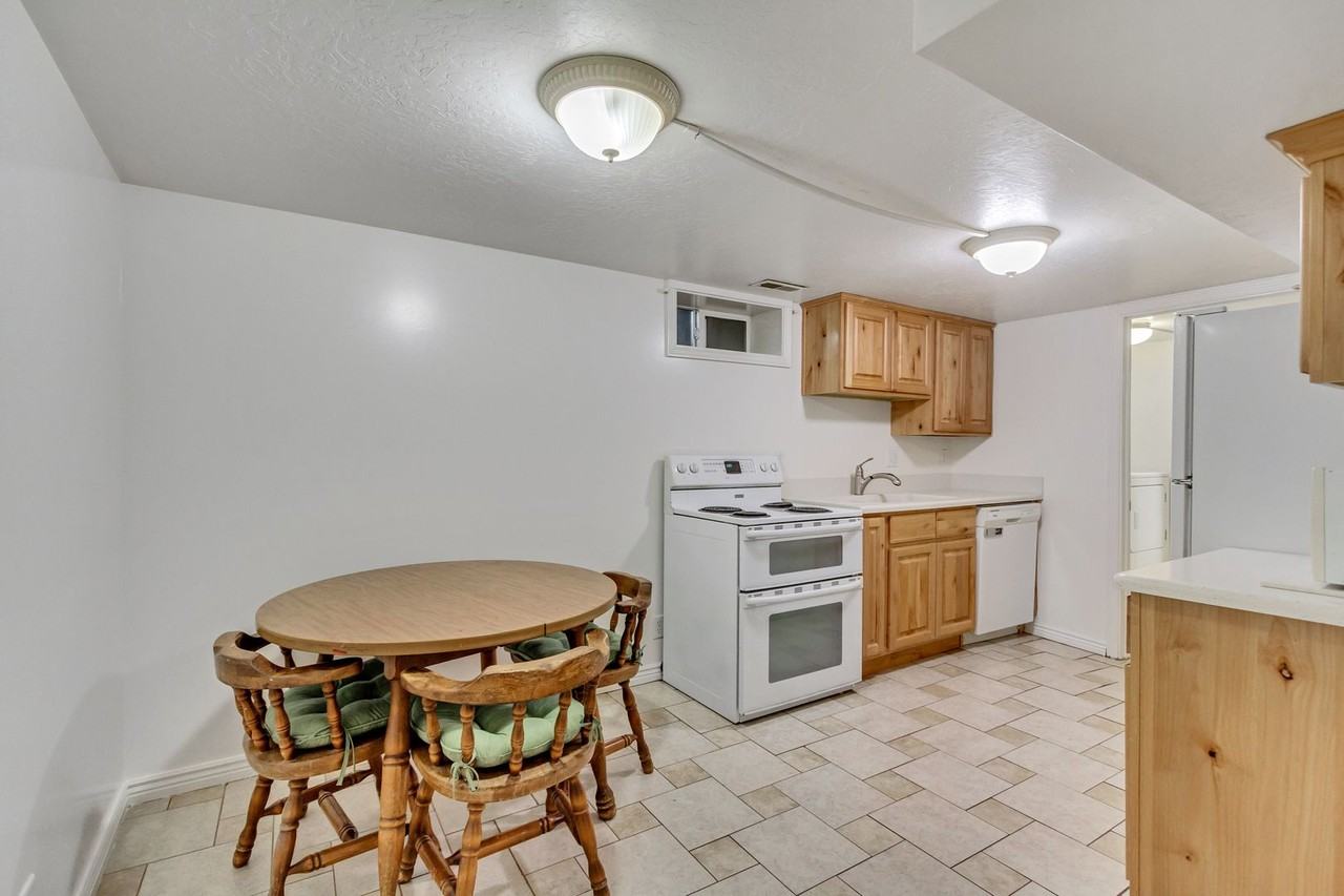 753 E 360 S - Photo 5 of 13