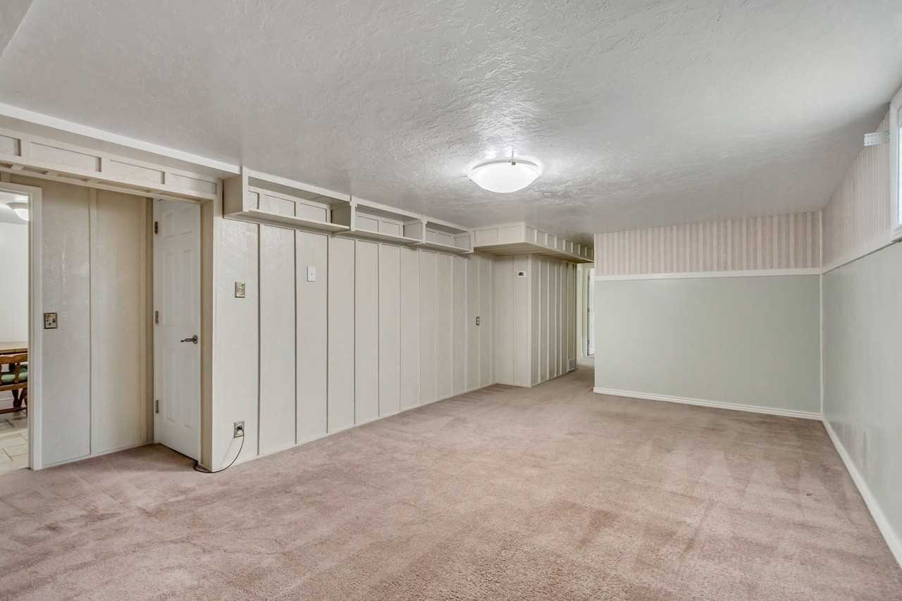 753 E 360 S - Photo 6 of 13