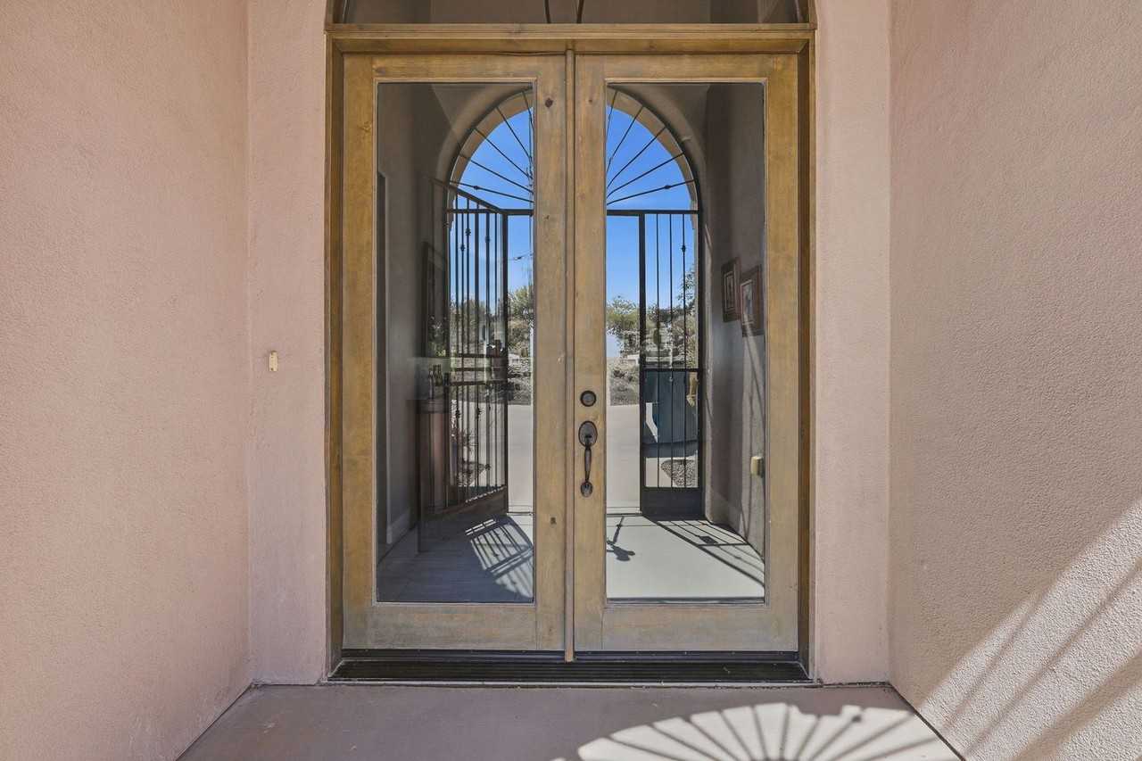 5405 N Houghton Rd - Photo 4 of 50