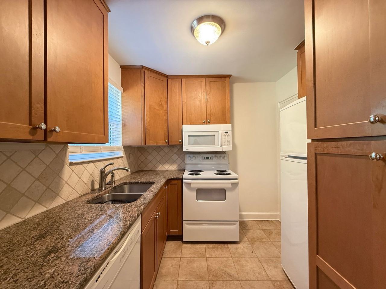 715 N Avalon Rd #D - Photo 3 of 15